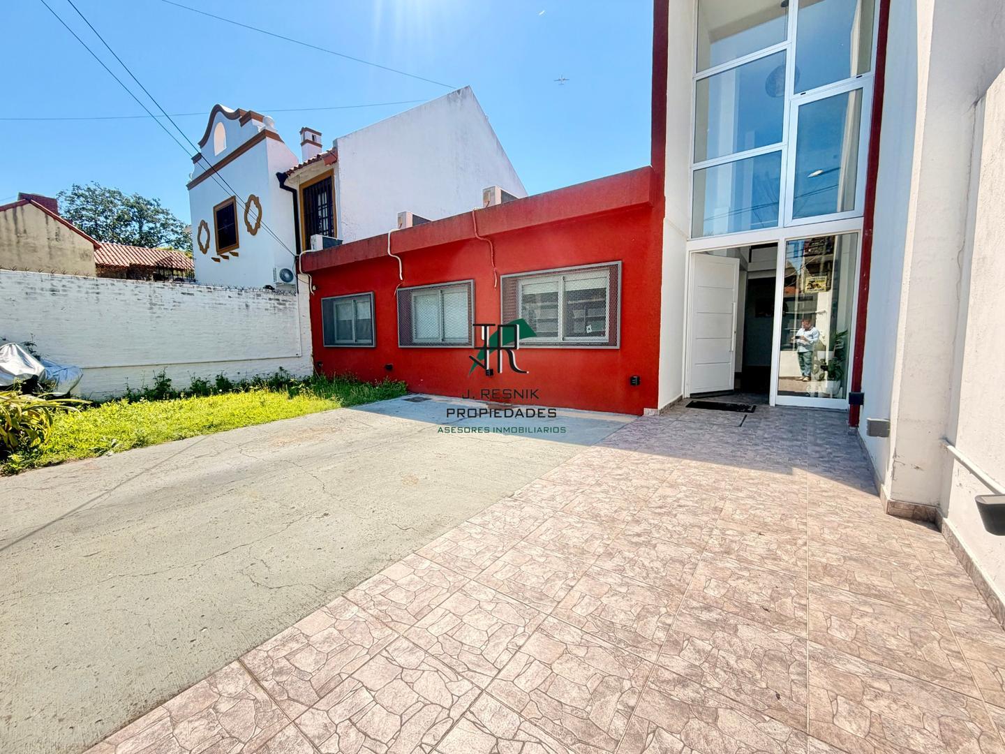 CASA EN MARTINEZ 3 DORMITORIOS PILETA IMPECABLE