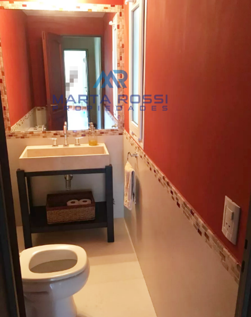 Casa 5 ambientes con 7 baños