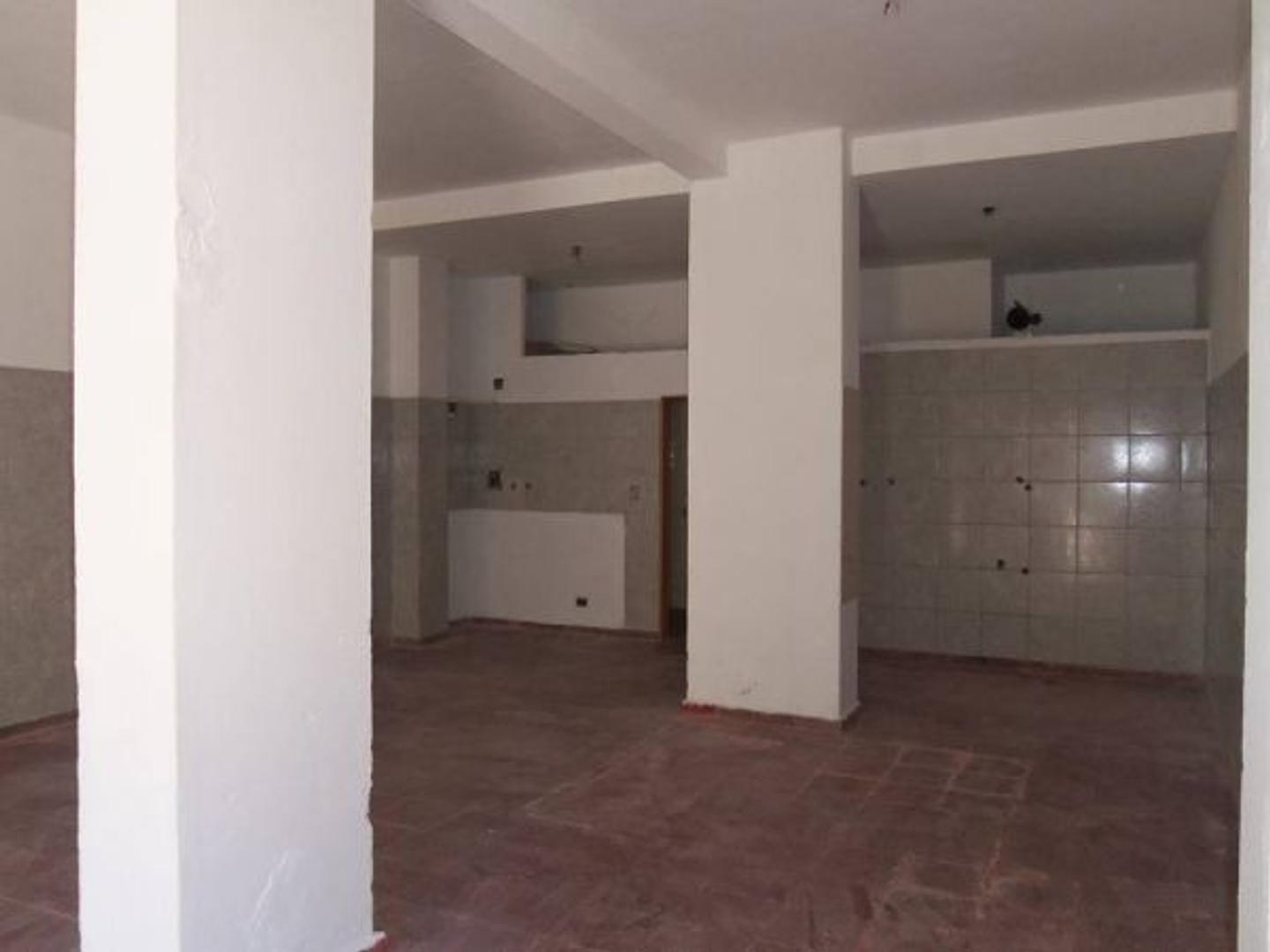 Local 55mts, con 2 baños.