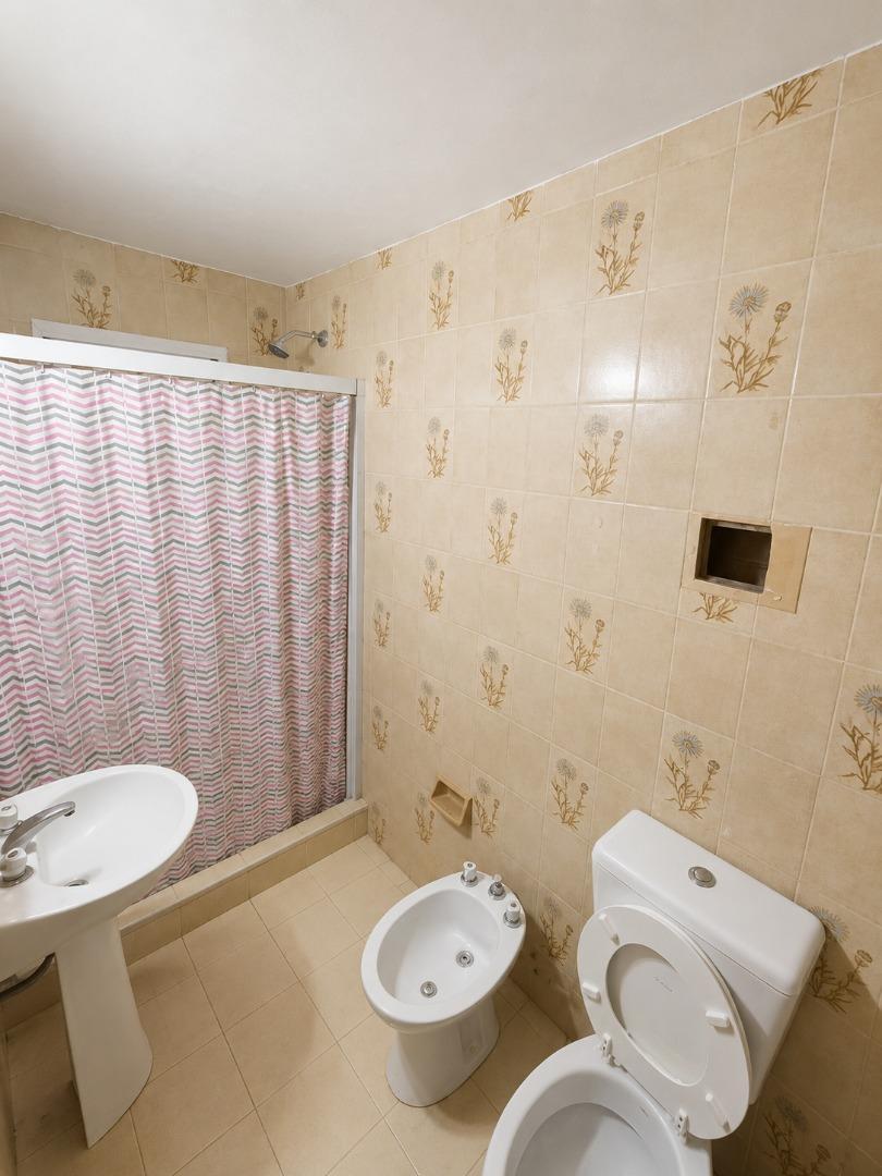 Casa al frente , 2 dormitorios en venta
