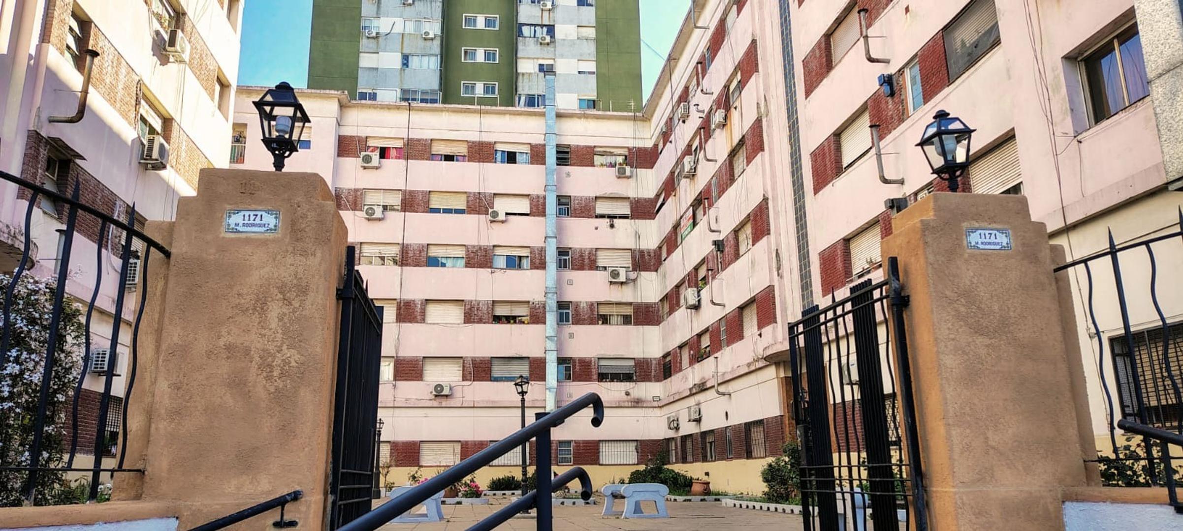 DEPARTAMENTO DE 3 AMBIENTES AL FRENTE .MUY LUMINOSO