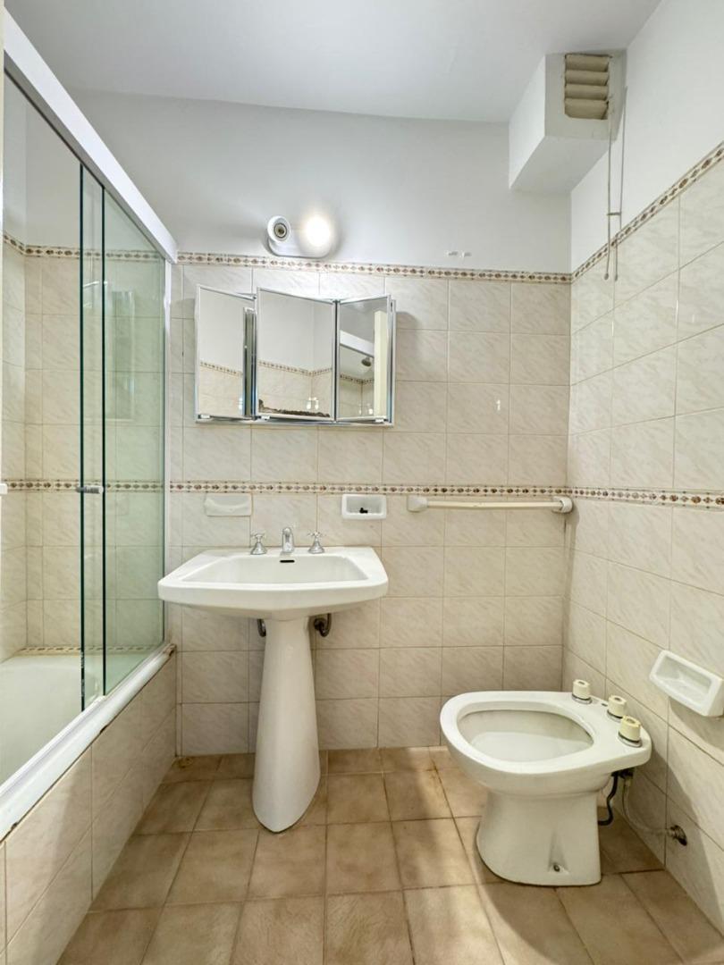 Amplio 3 Ambientes con Escritorio y Parrilla