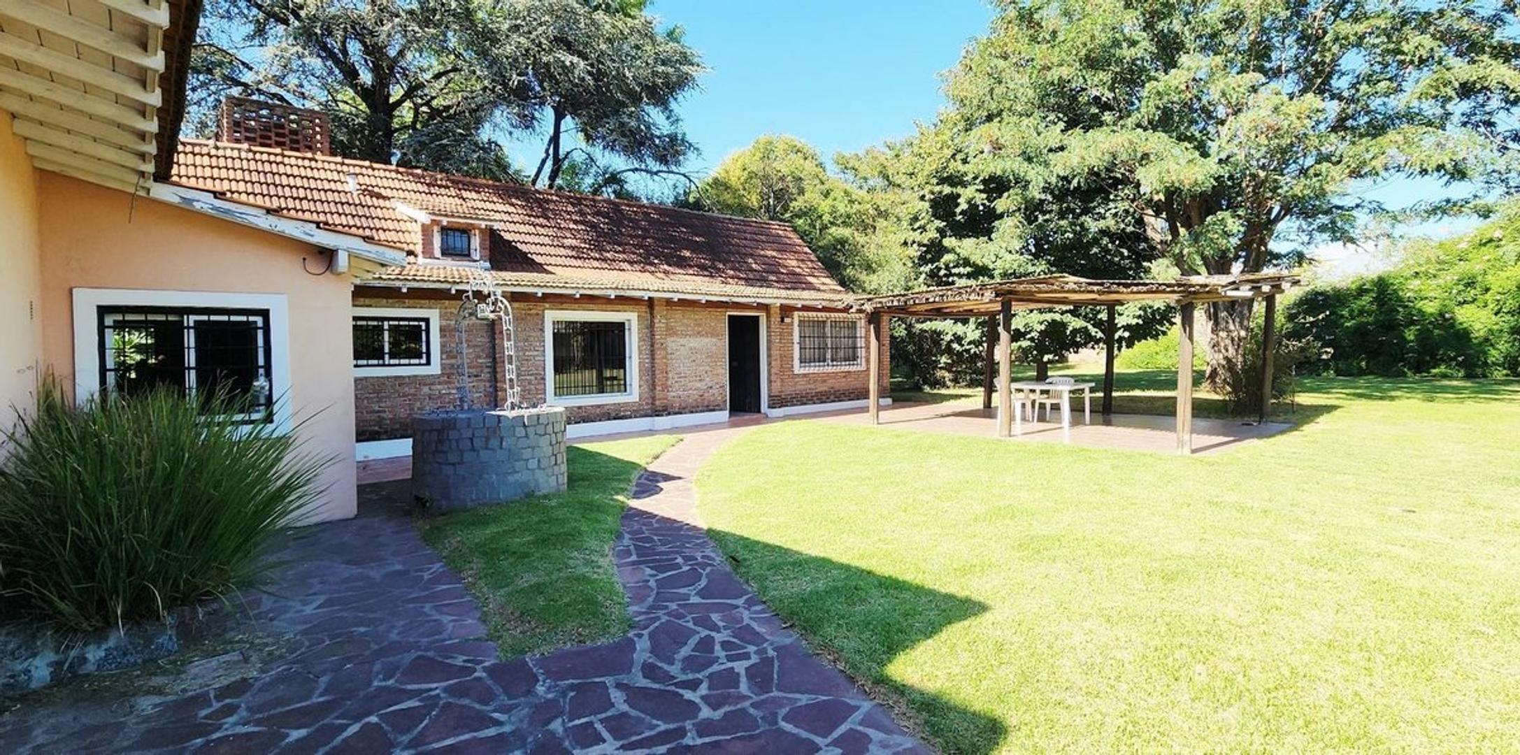 Casa en Venta con 2 cocheras