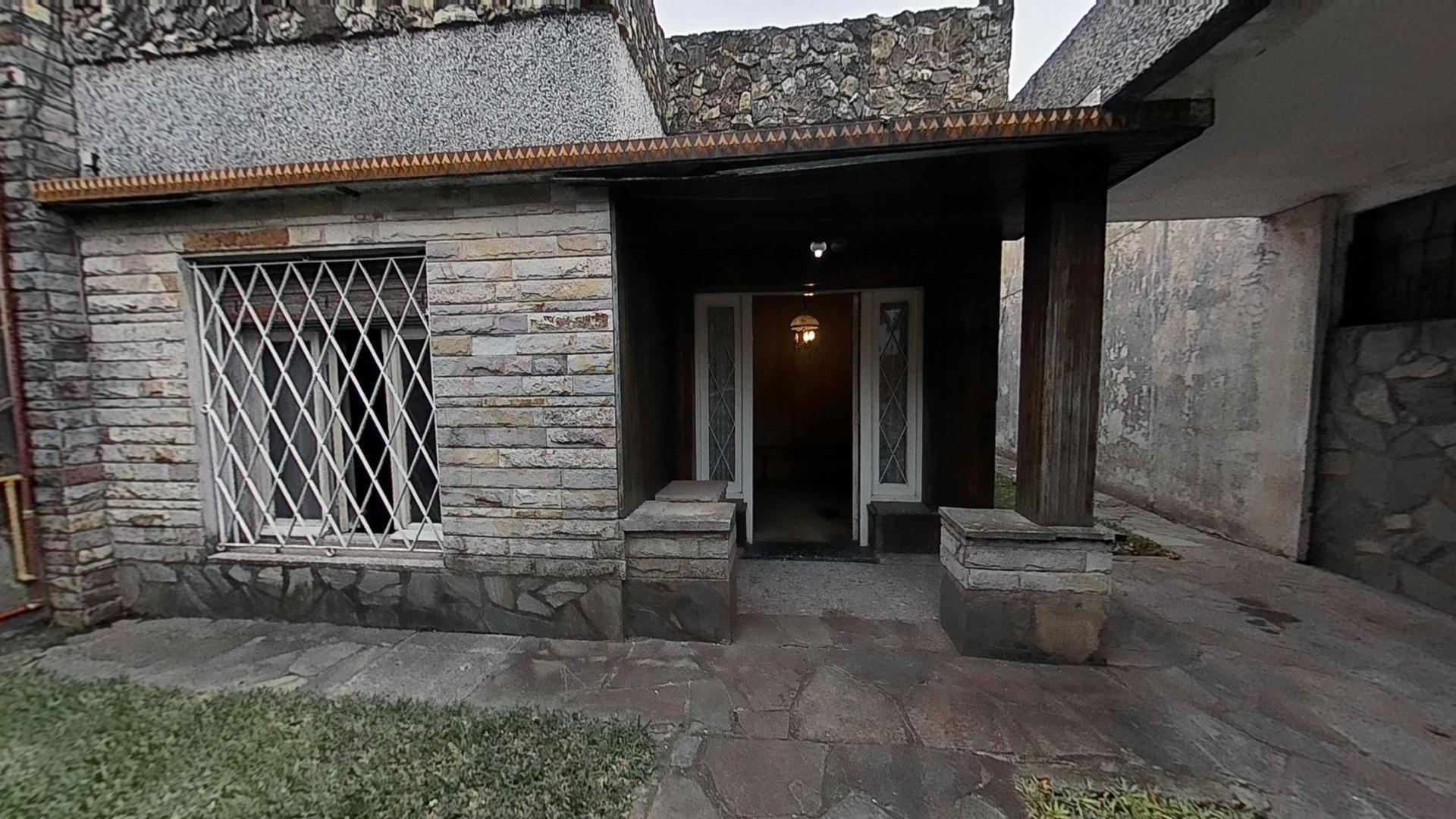 Casa en lote propio. 364 m2/ 190 m2 cubiertos