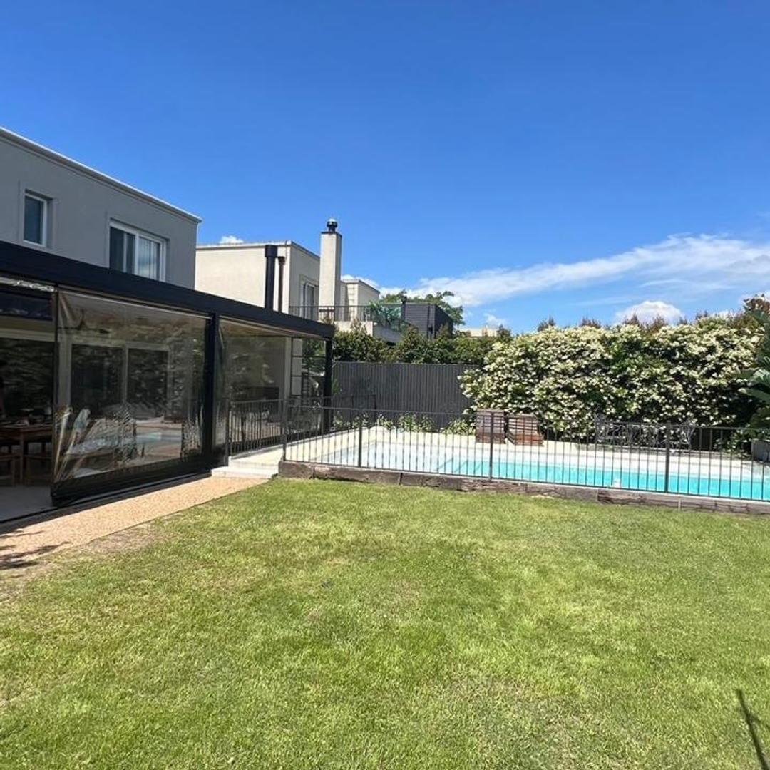 Casa 4 ambientes con 3 baños