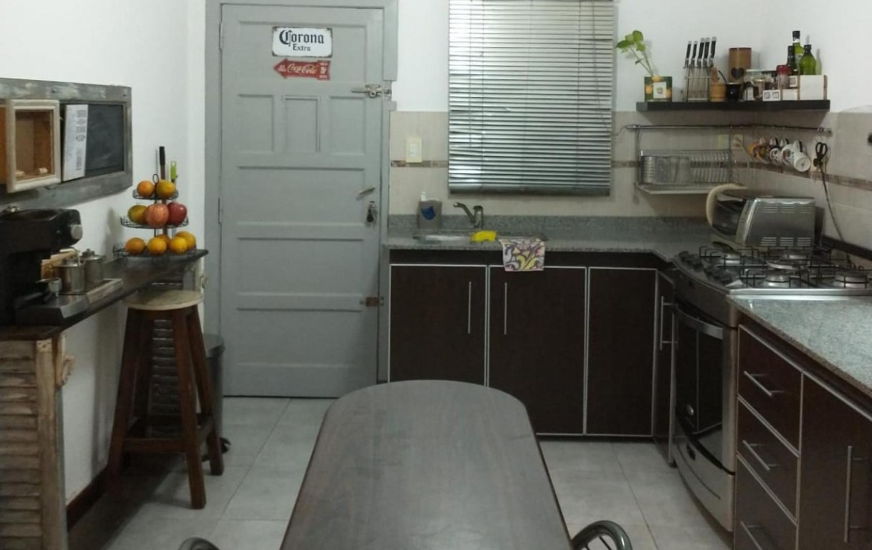 Casa 4 ambientes con 1 baño