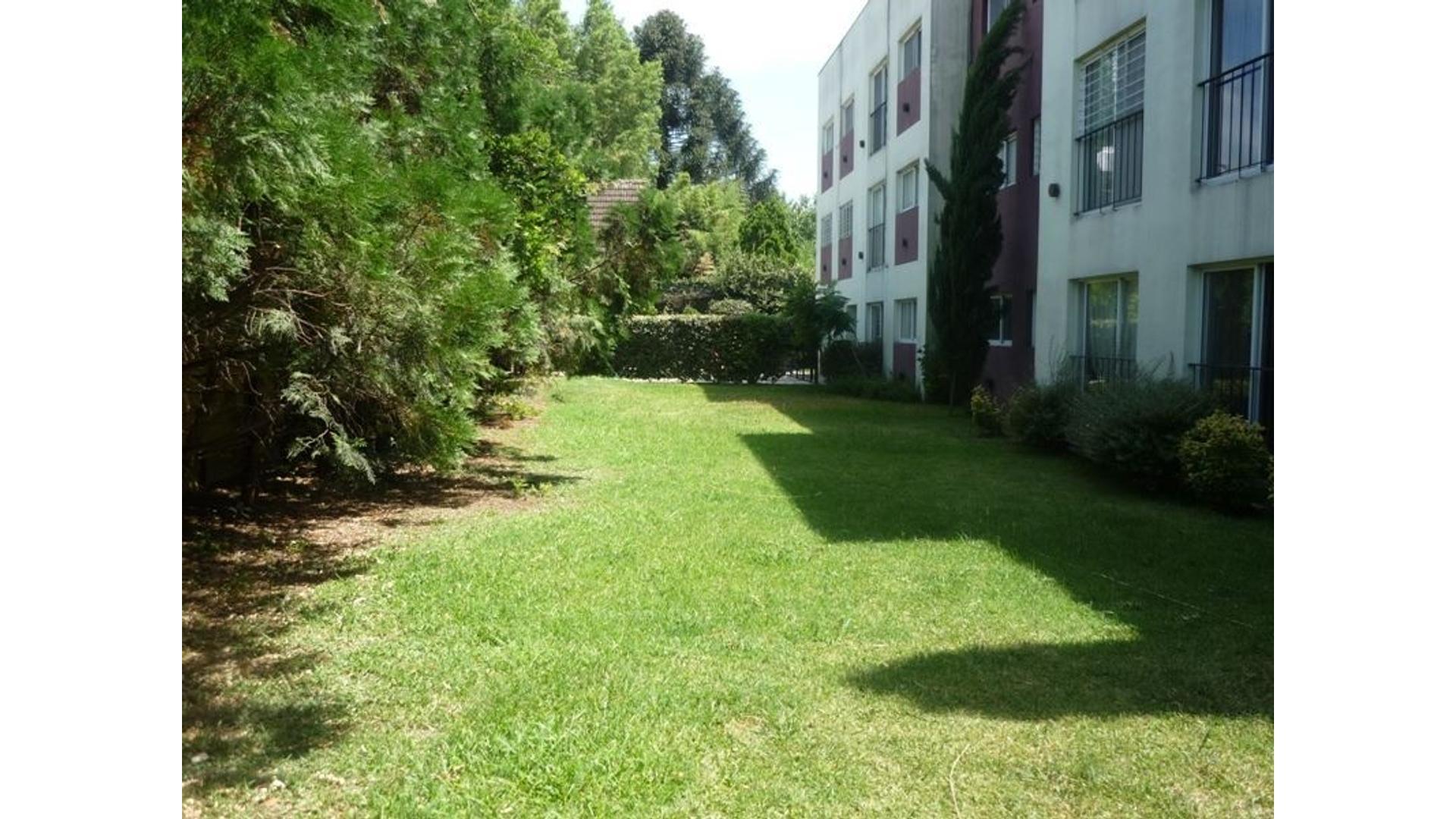 Venta departamento de 3 ambientes en 1º Piso por escalera, C