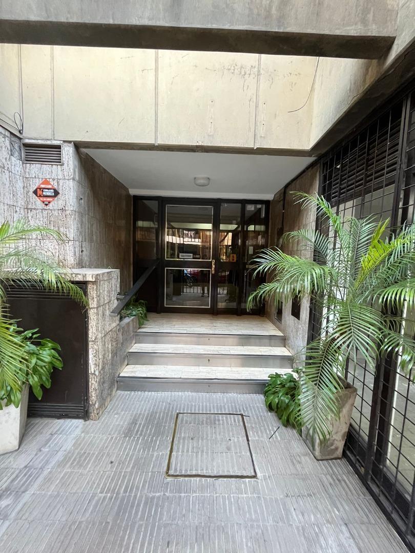 Depto 1 dormitorio, muy luminoso, semipiso, vent.cruzada