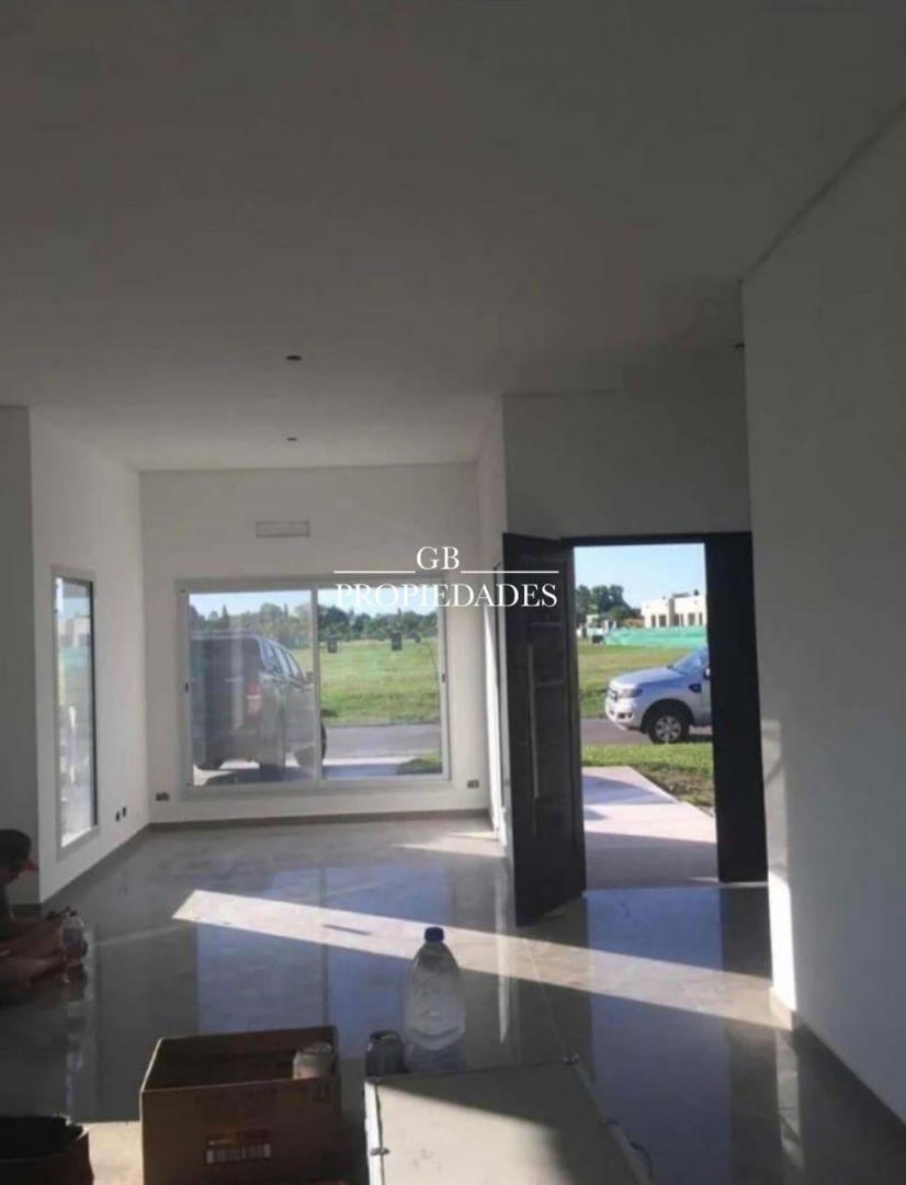 Casa en Venta en Pilar del Este - San Ramon, USD 155.000