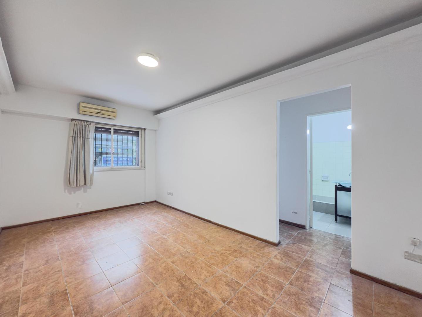 Departamento 3 ambientes con Patio Alquiler Caballito