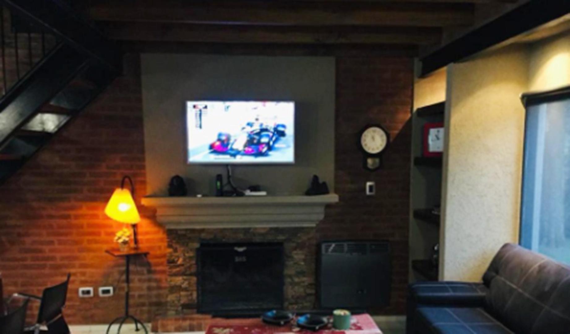 Casa en Venta con 3 cocheras