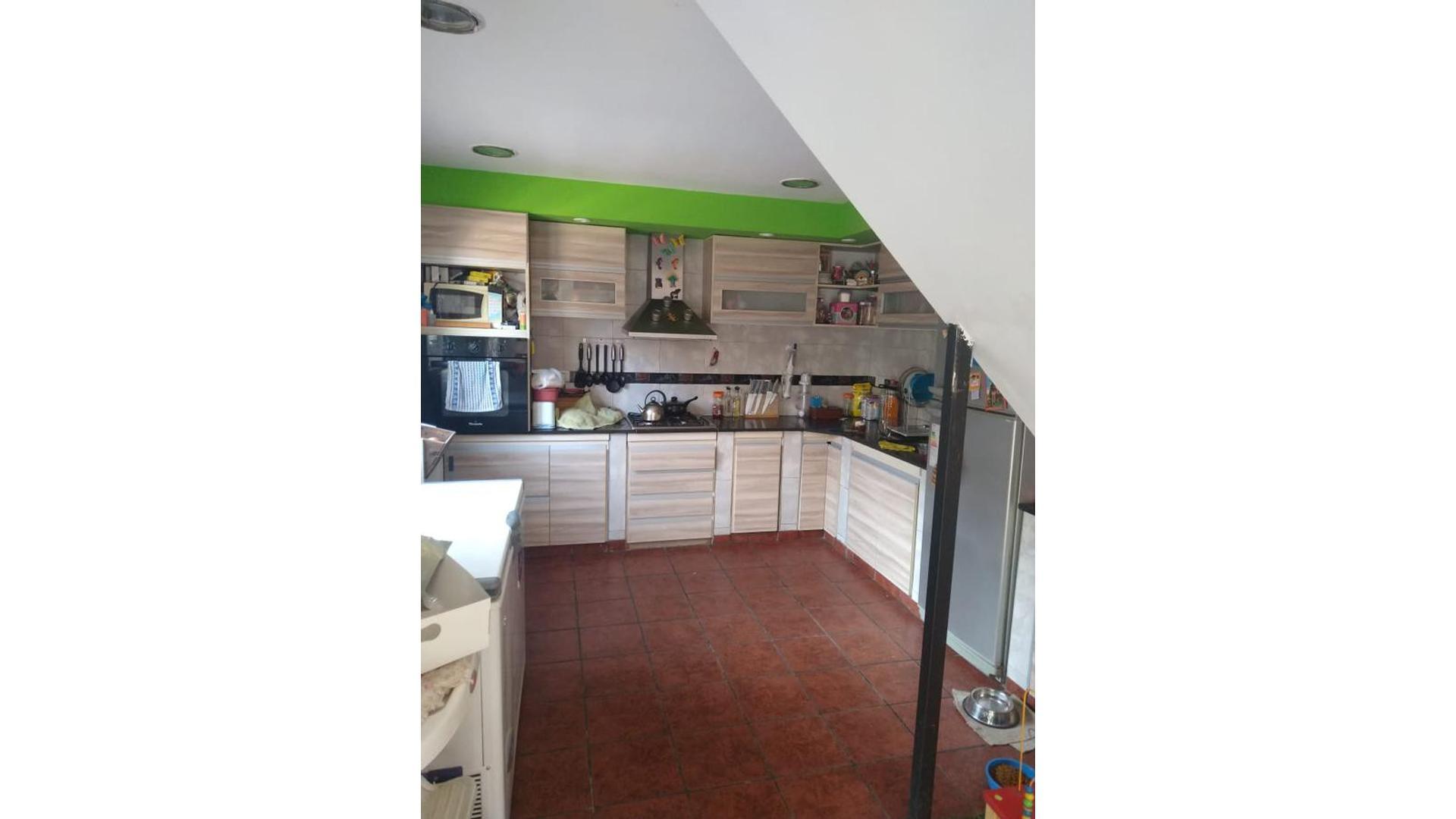 Casa 4 ambientes con 1 baño