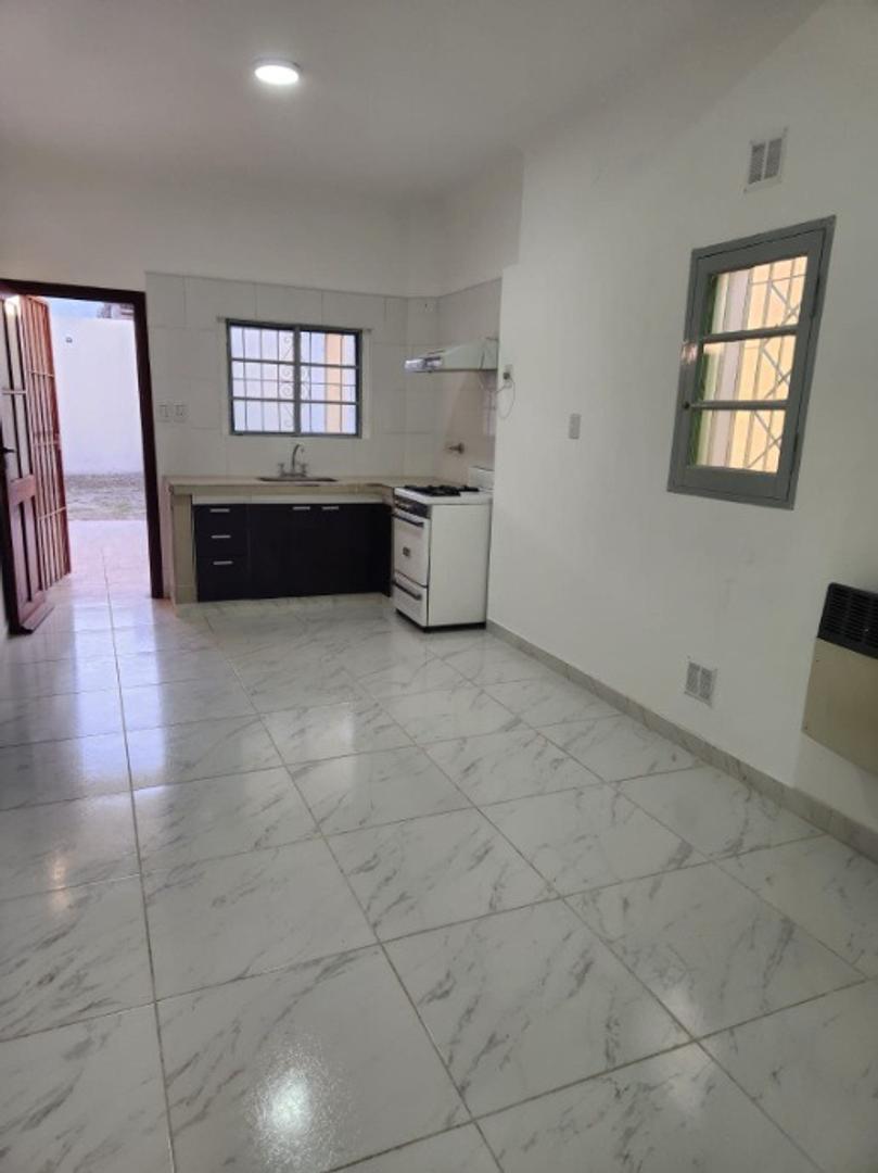 Casa en Alquiler con 1 cochera