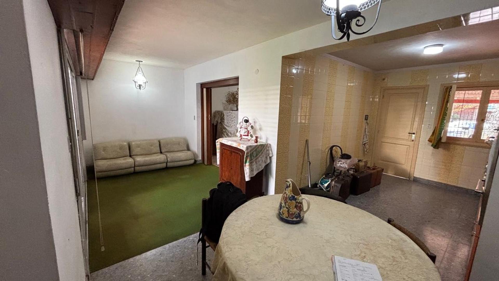 Casa 3 ambientes con 2 baños