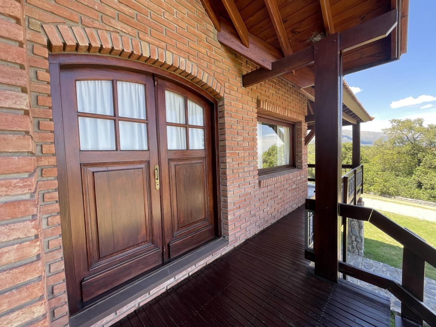 Casa 3 ambientes con 2 baños