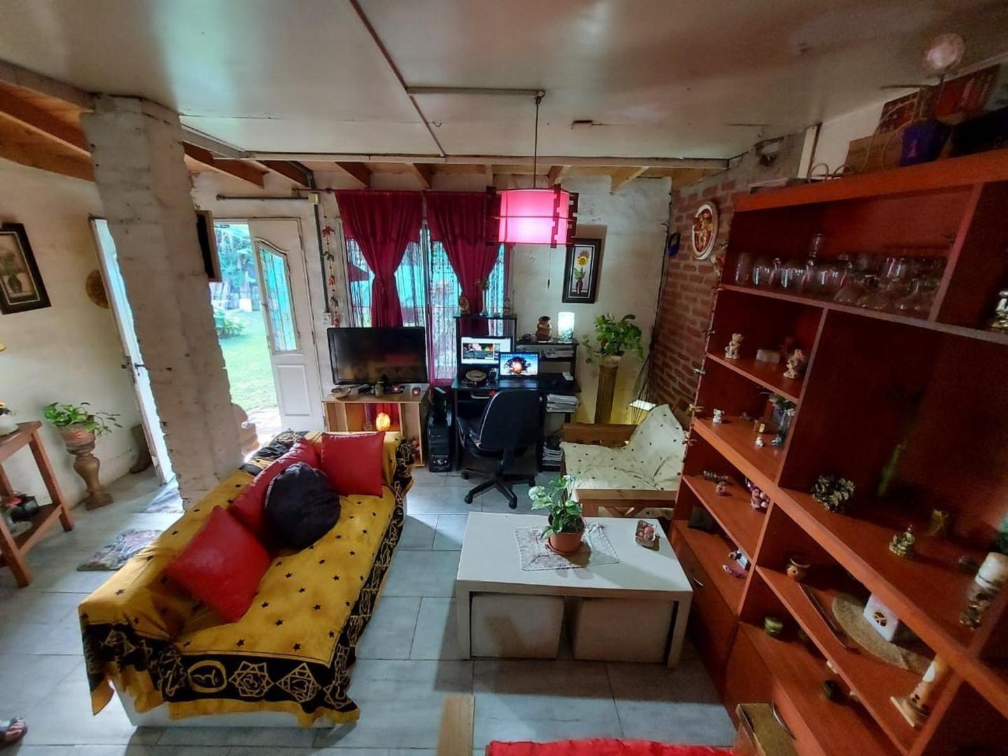 IMPECABLE PREMOLDEADA SOBRE LOTE PROPIO DE 200M2