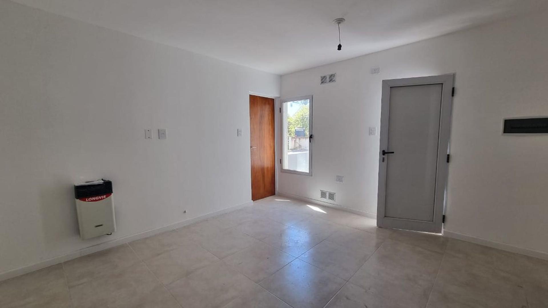 Casa 2 ambientes con 1 baño