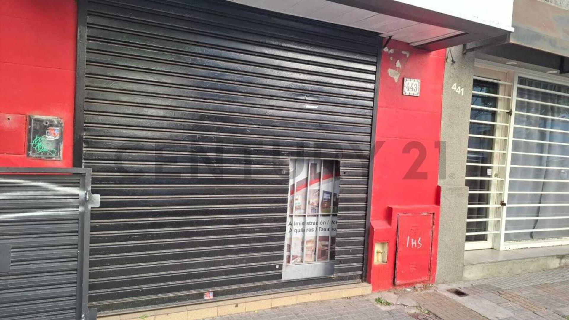 50 entre 3 y 4 400, Piso 0