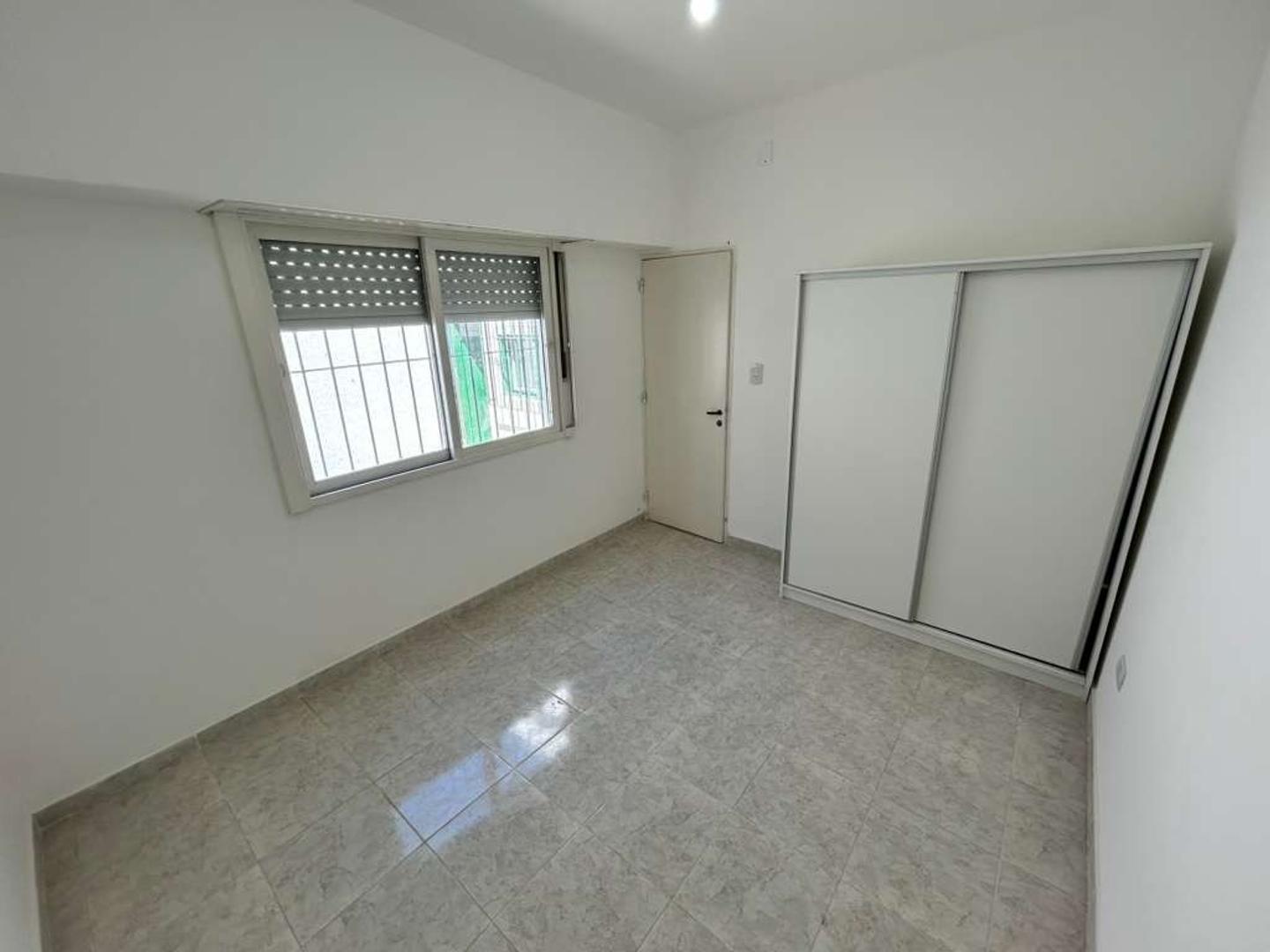 Depto Tipo Casa en Alquiler en San Antonio De Padua, $ 600.000