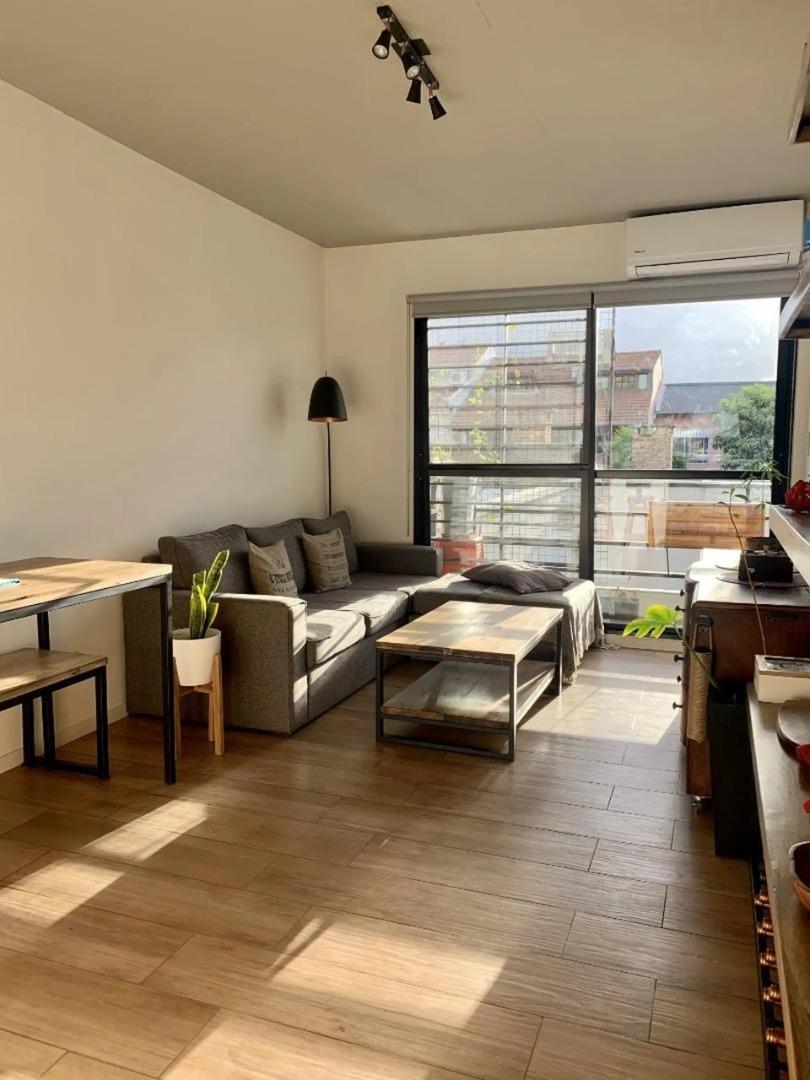 HERMOSO DEPTO 2 AMBIENTES CON BALCÓN Y COCHERA