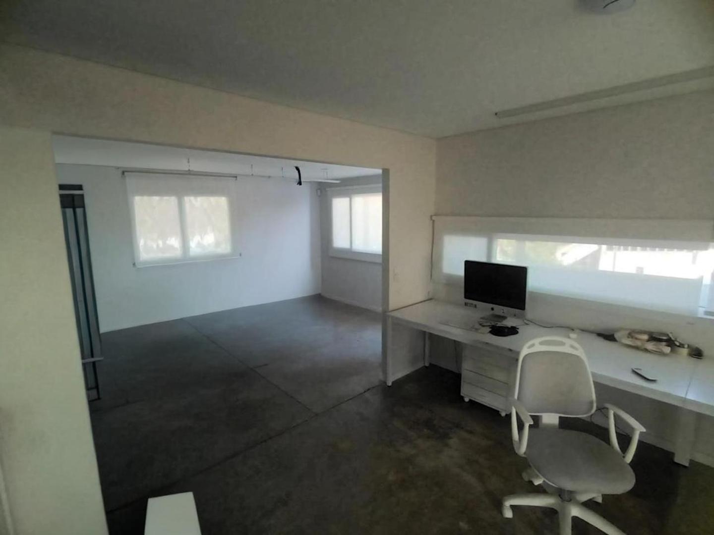 Oficina 5 ambientes con 2 baños