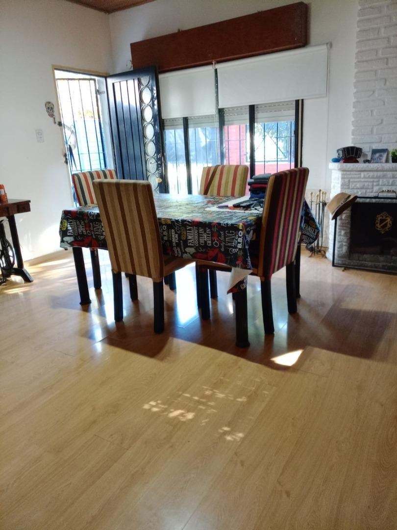 Casa 2 ambientes con 2 baños