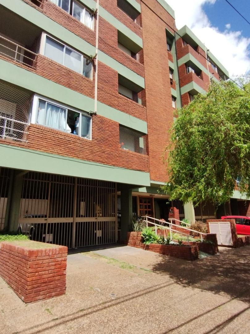 DEPARTAMENTO 3 AMBIENTES MORON CENTRO CON COCHERA