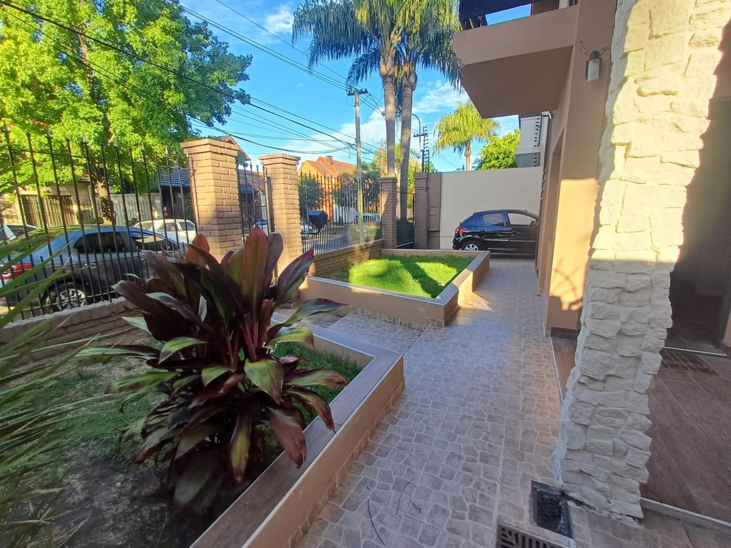 Casa 5 ambientes con 4 baños