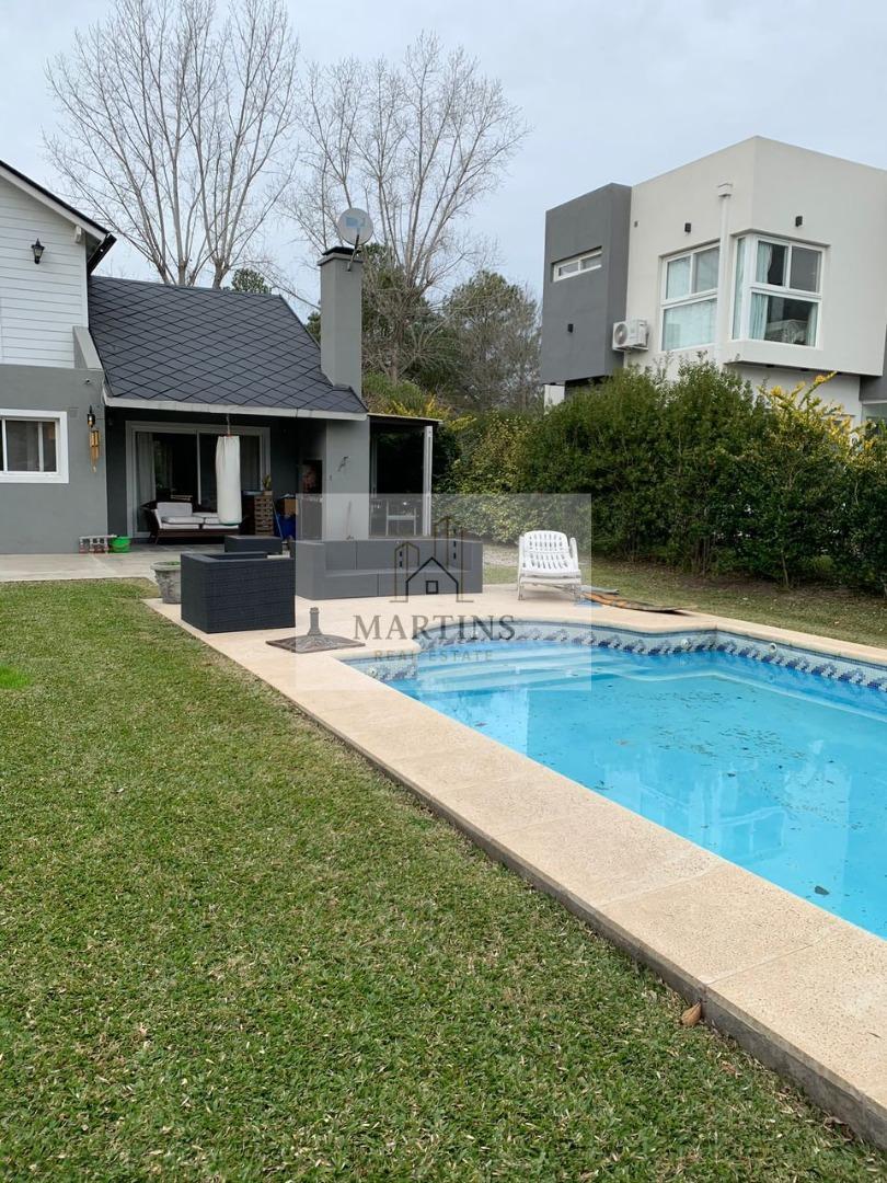 Casa 5 ambientes con 3 baños