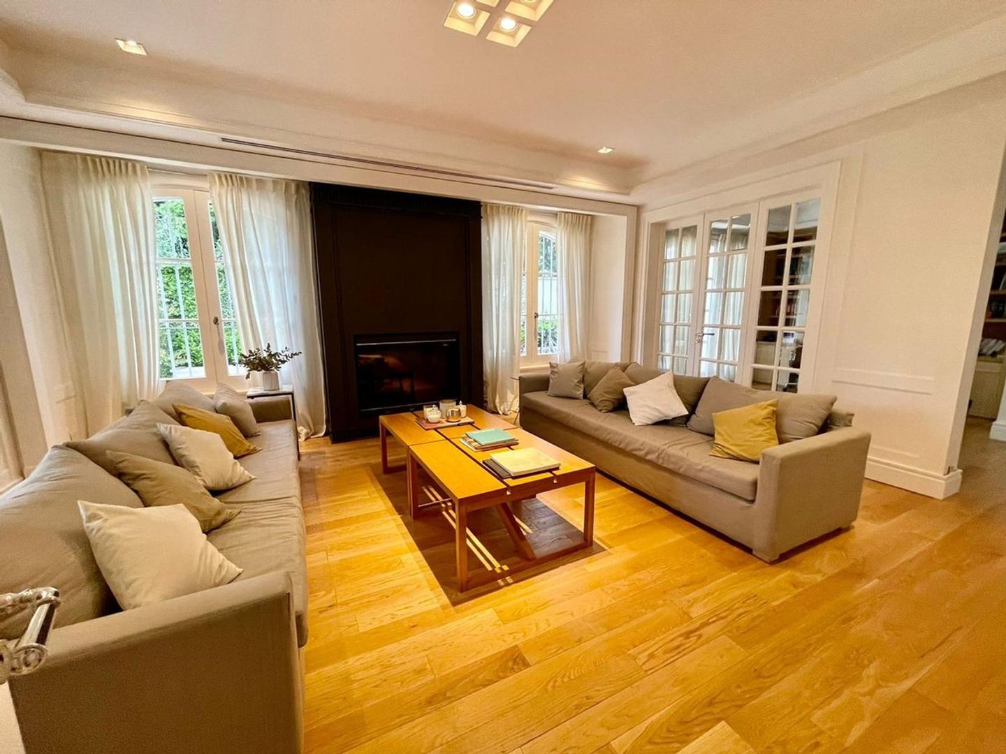 Casa 7 ambientes con 4 baños