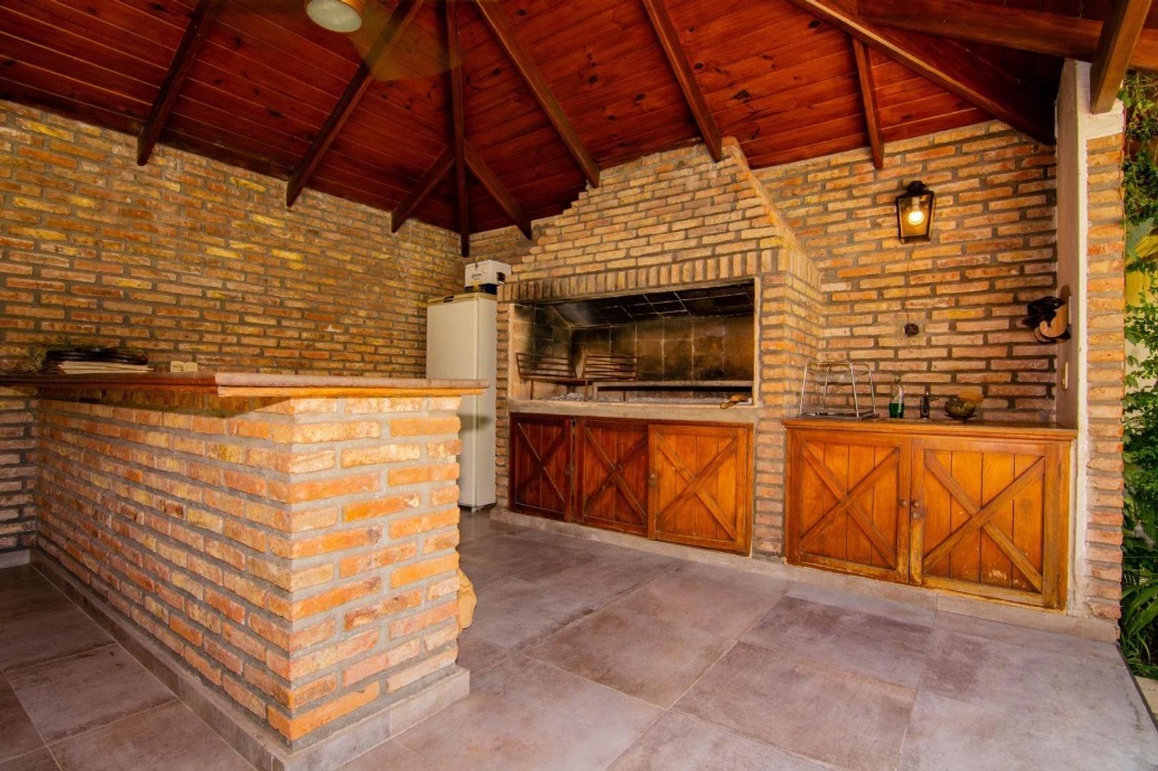 Venta Casa de 5 dormitorios en Fisherton |