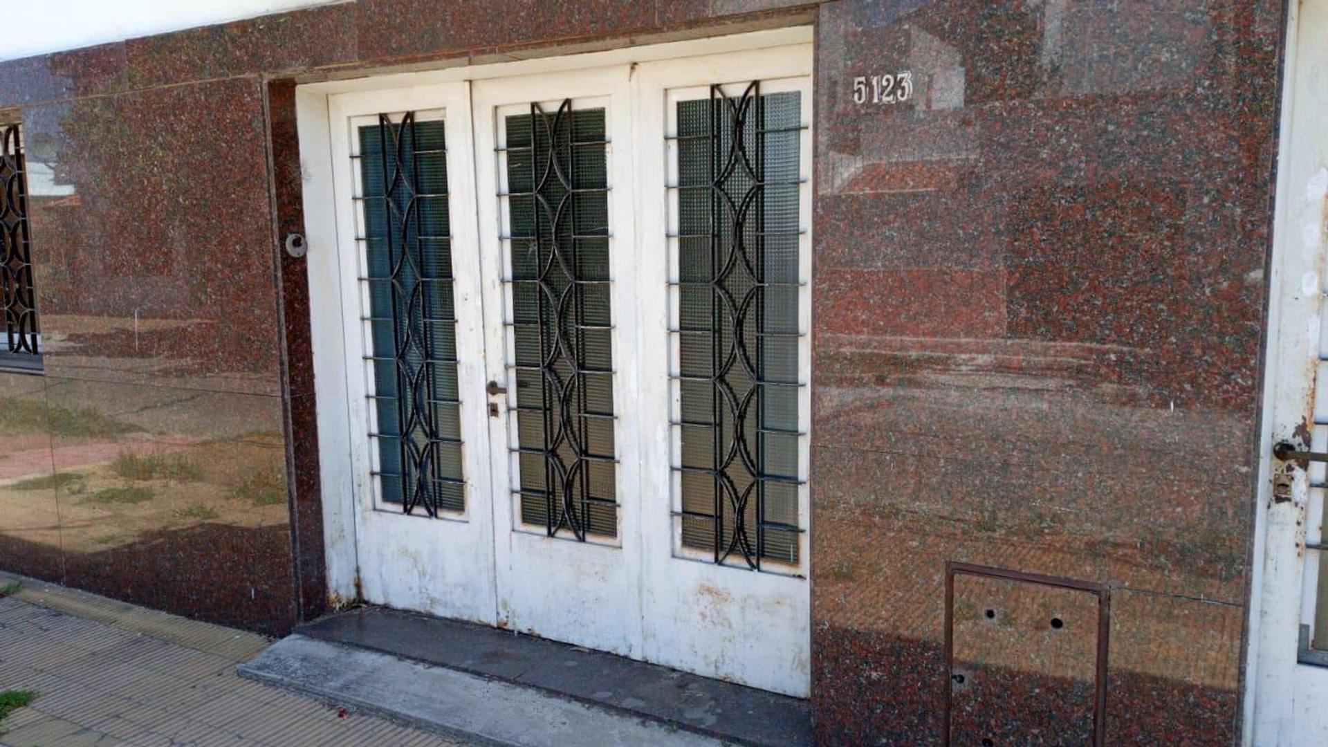 CASA EN VENTA MORENO 5100 VILLA DOMINICO