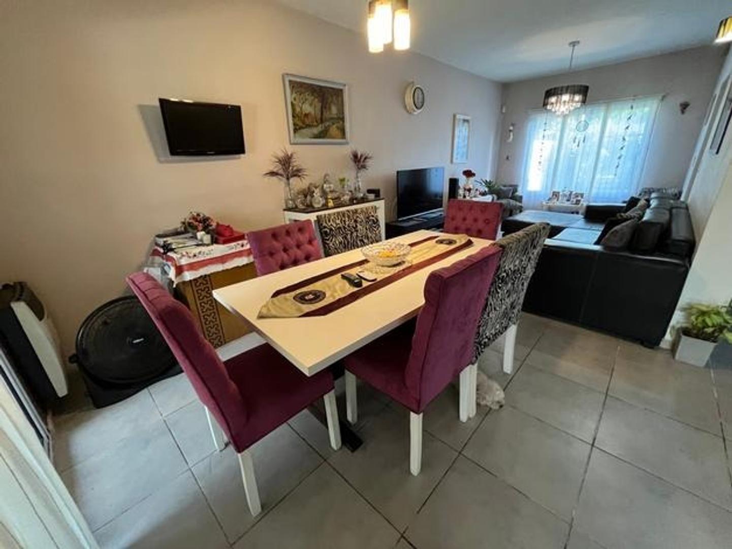 Casa en Venta con 3 cocheras