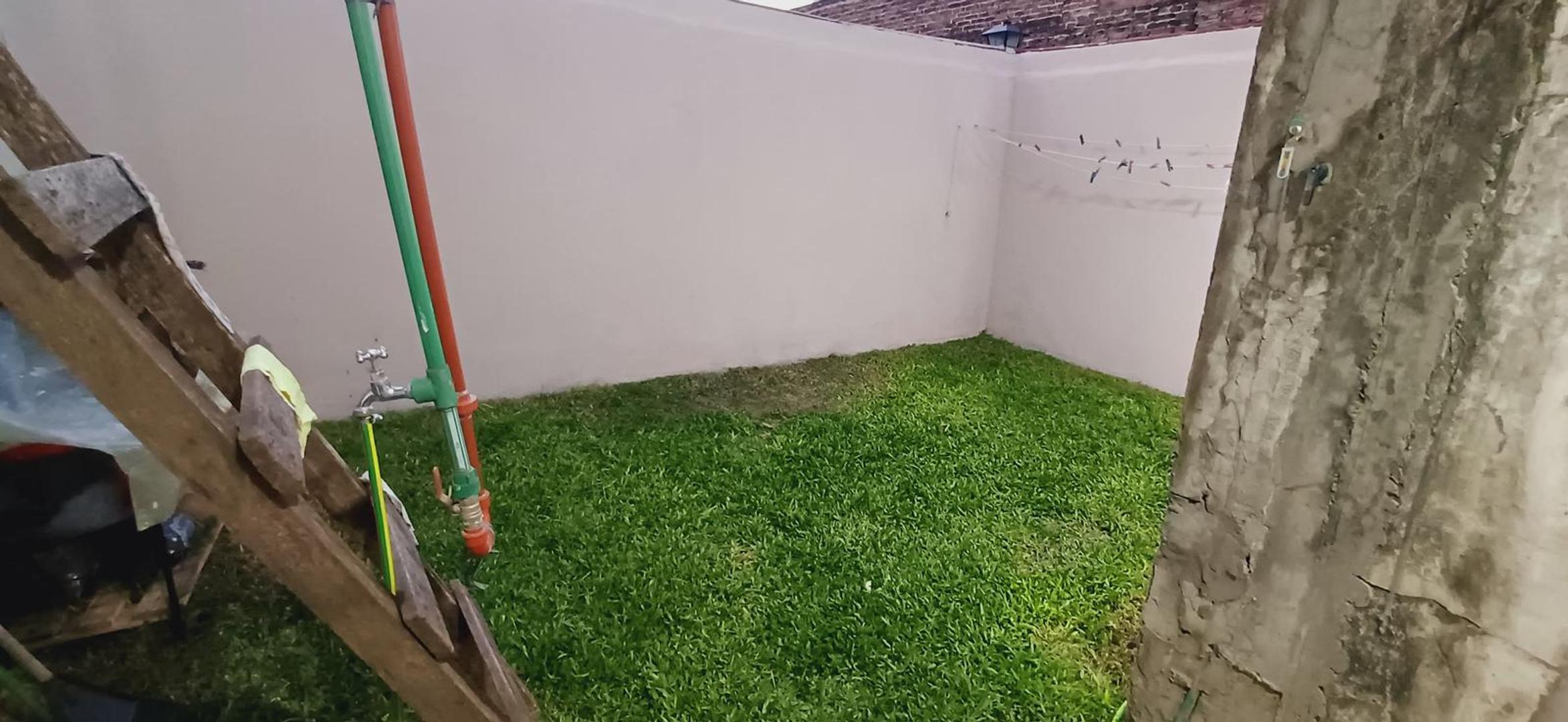 Casa ph 3 ambientes con patio en Venta en Morón