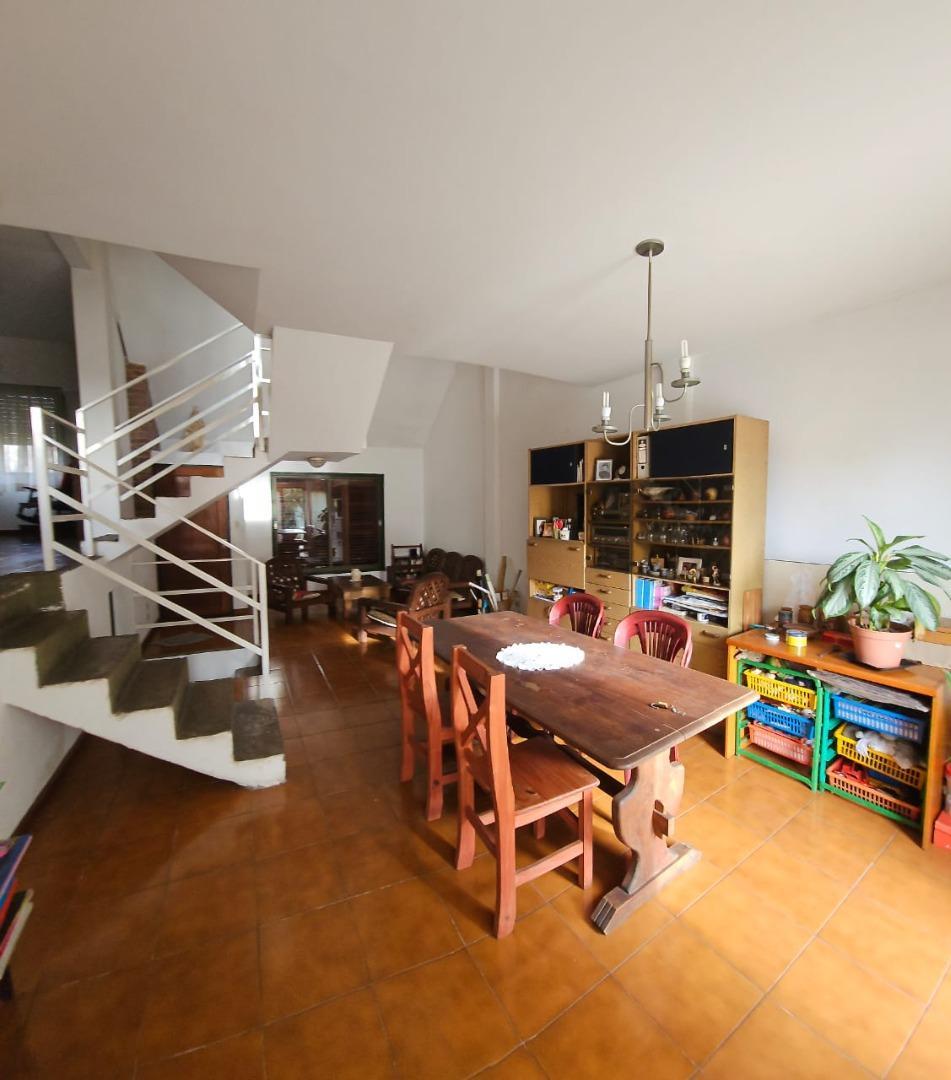 Casa en Venta con 3 cocheras