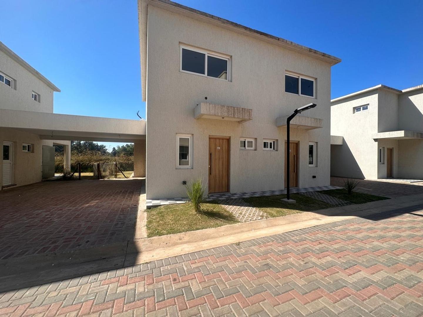 CASA DUPLEX 3 AMBIENTES CON COCHERA