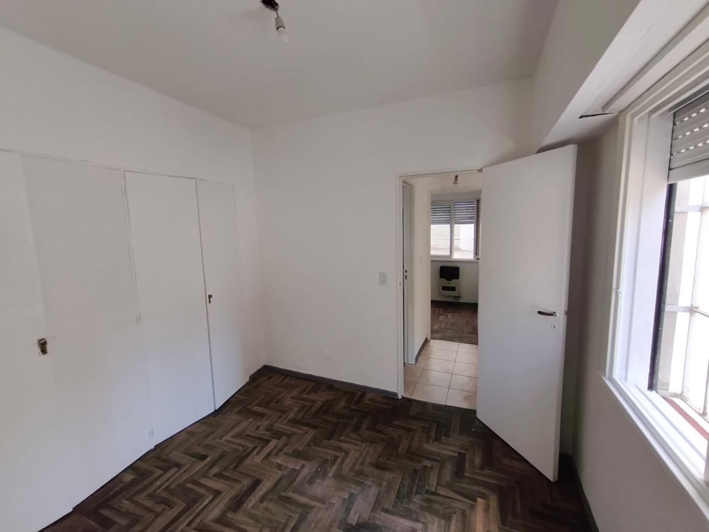 3 AMBIENTES CONTRAFRENTE LUMINOSO