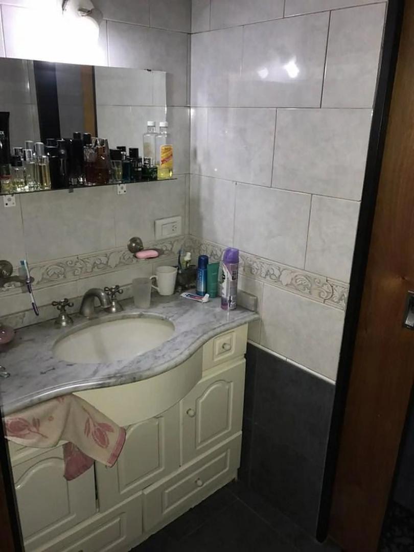 Casa en Alquiler con 3 cocheras