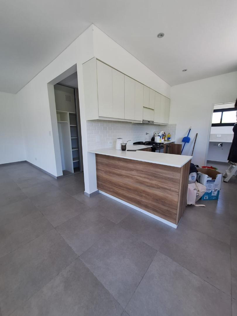 NEV. Casa interna 4 ambientes Santa Sofia - Pilar del este