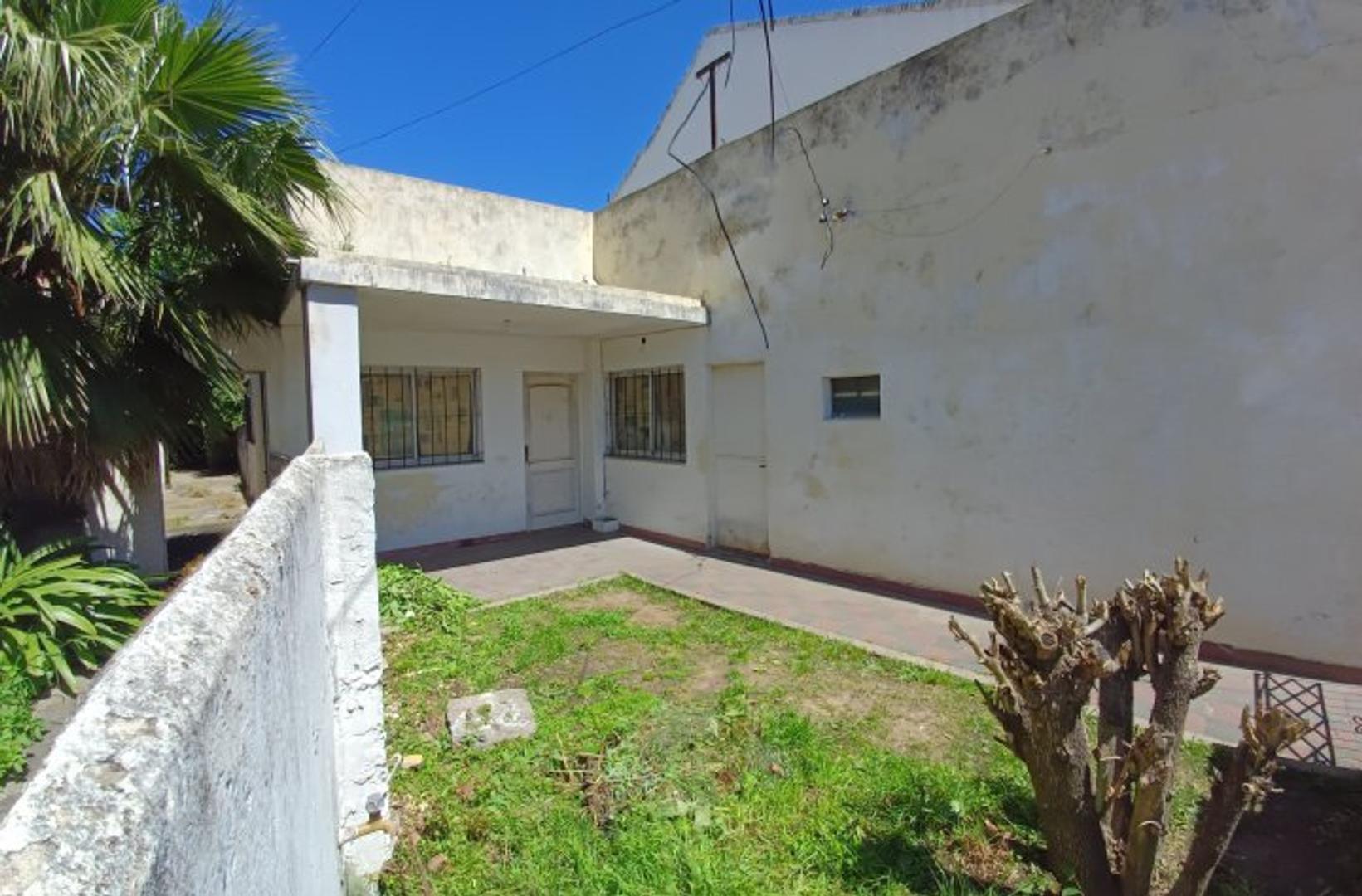 Venta ! Casa a Reciclar con Departamento – Ideal Inversor / Constructor – San Justo, Barrio San...