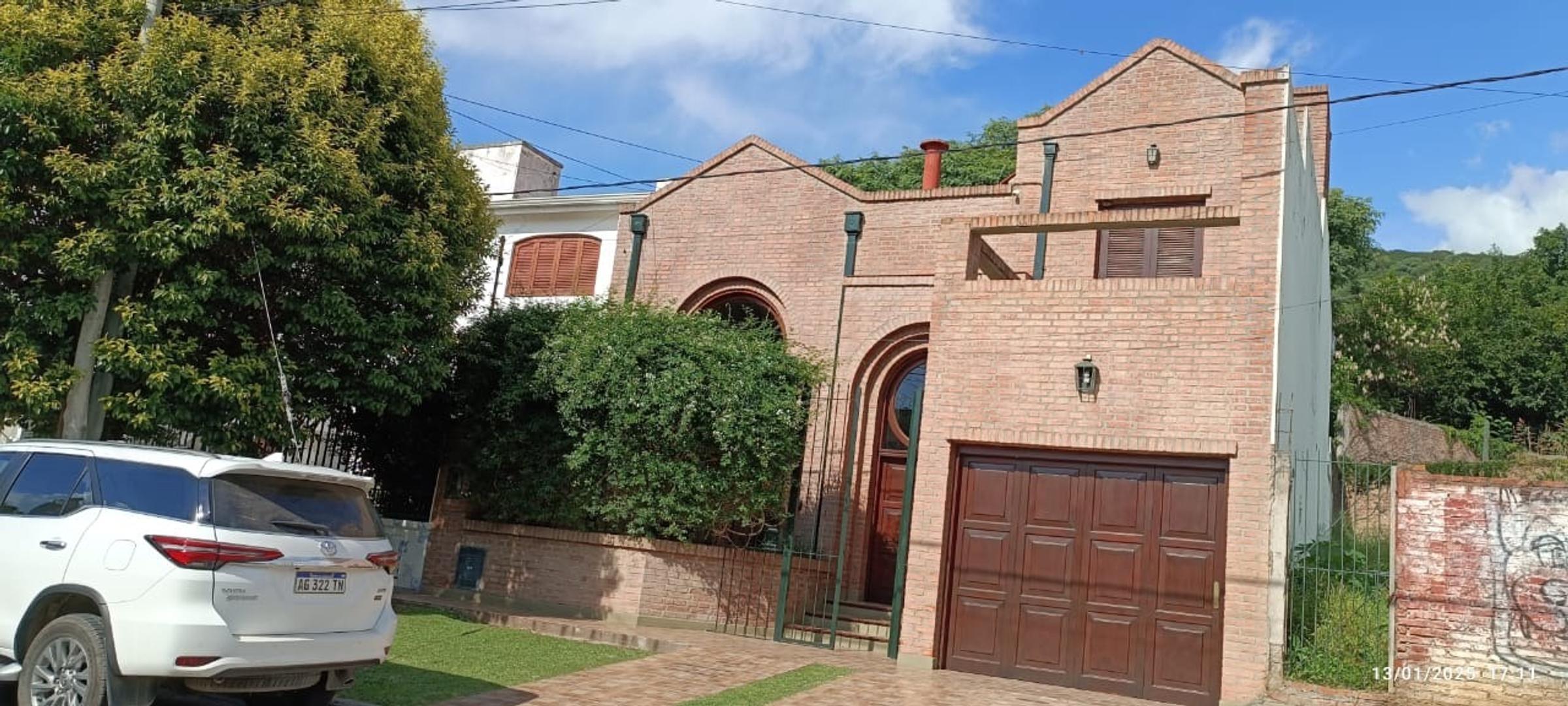 Exc. Casa 3 dorm alq pil/qcho/play room/dep/gge Jazmines 620