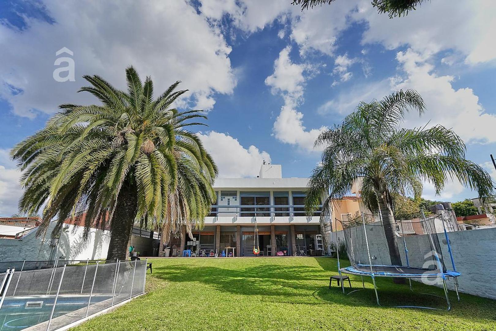 Casa en Venta en Villa Ballester - 5 Ambientes - Lote 1000 m2 - Piscina climatizada