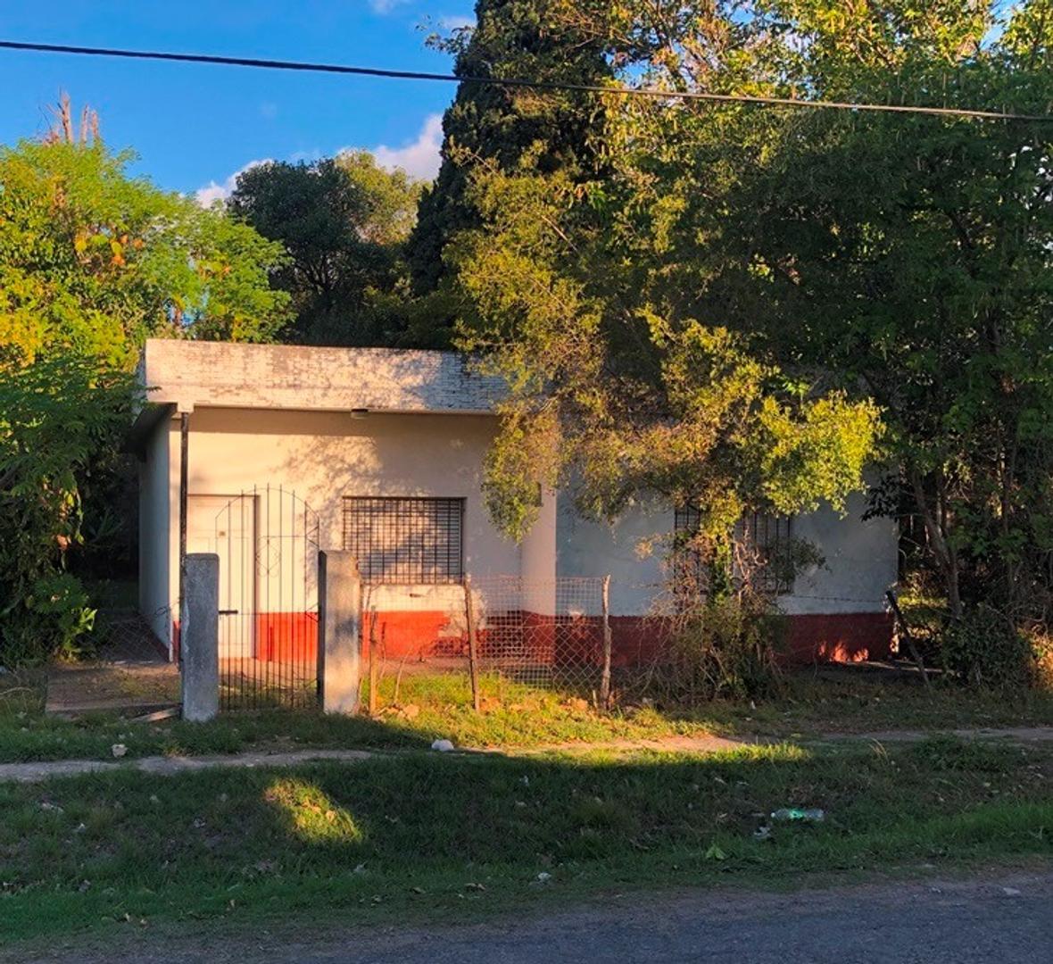 CASA EN VENTA :: UDAONDO :: 2 AMB:: 300M2