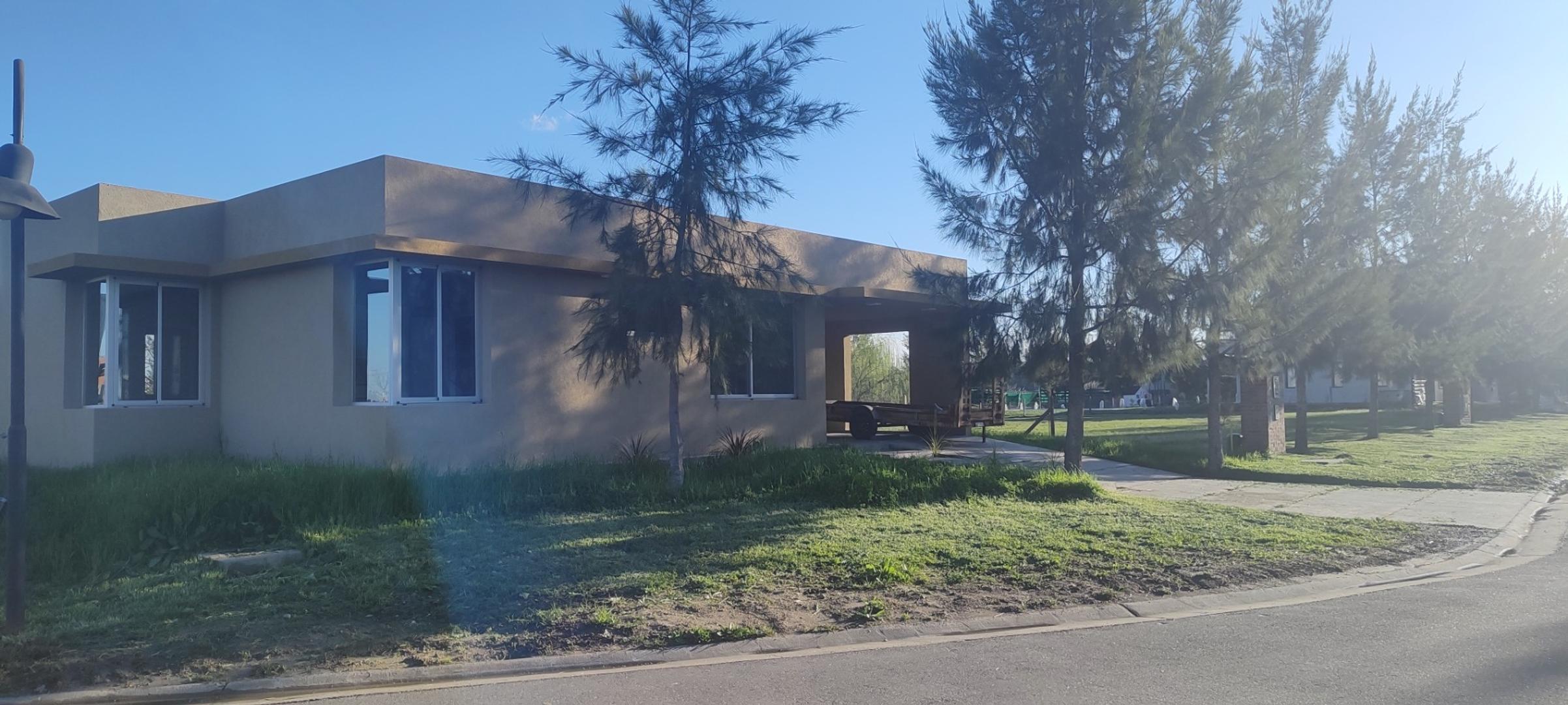 Casa en Alquiler de 3 dormitorios