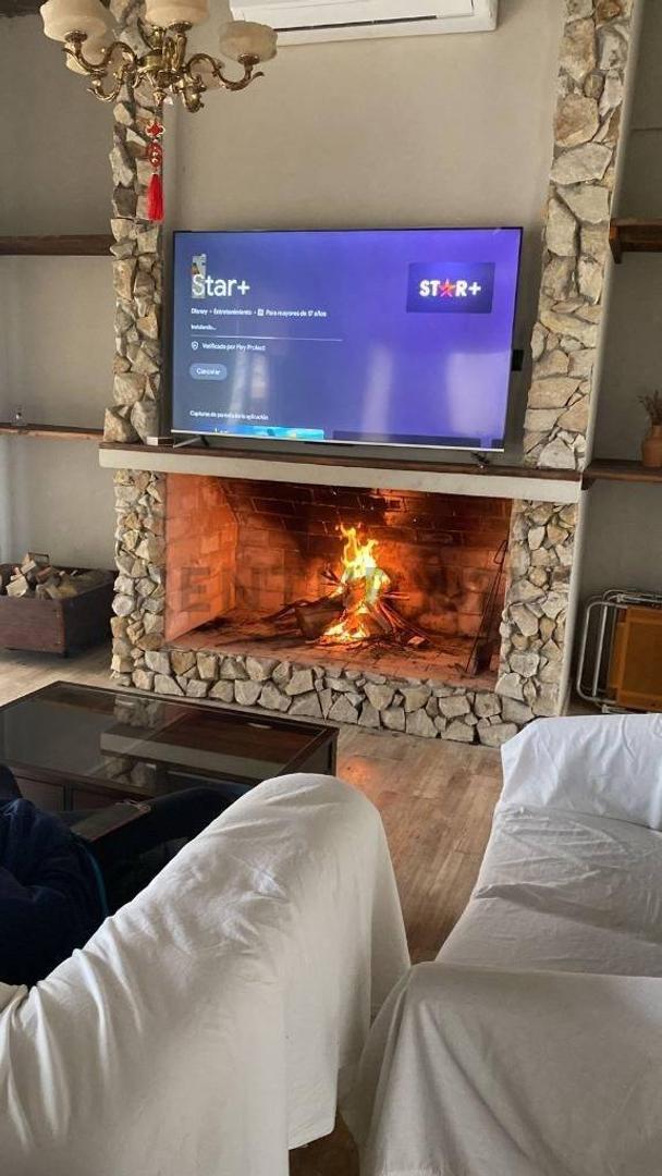 Casa en Alquiler con 3 cocheras