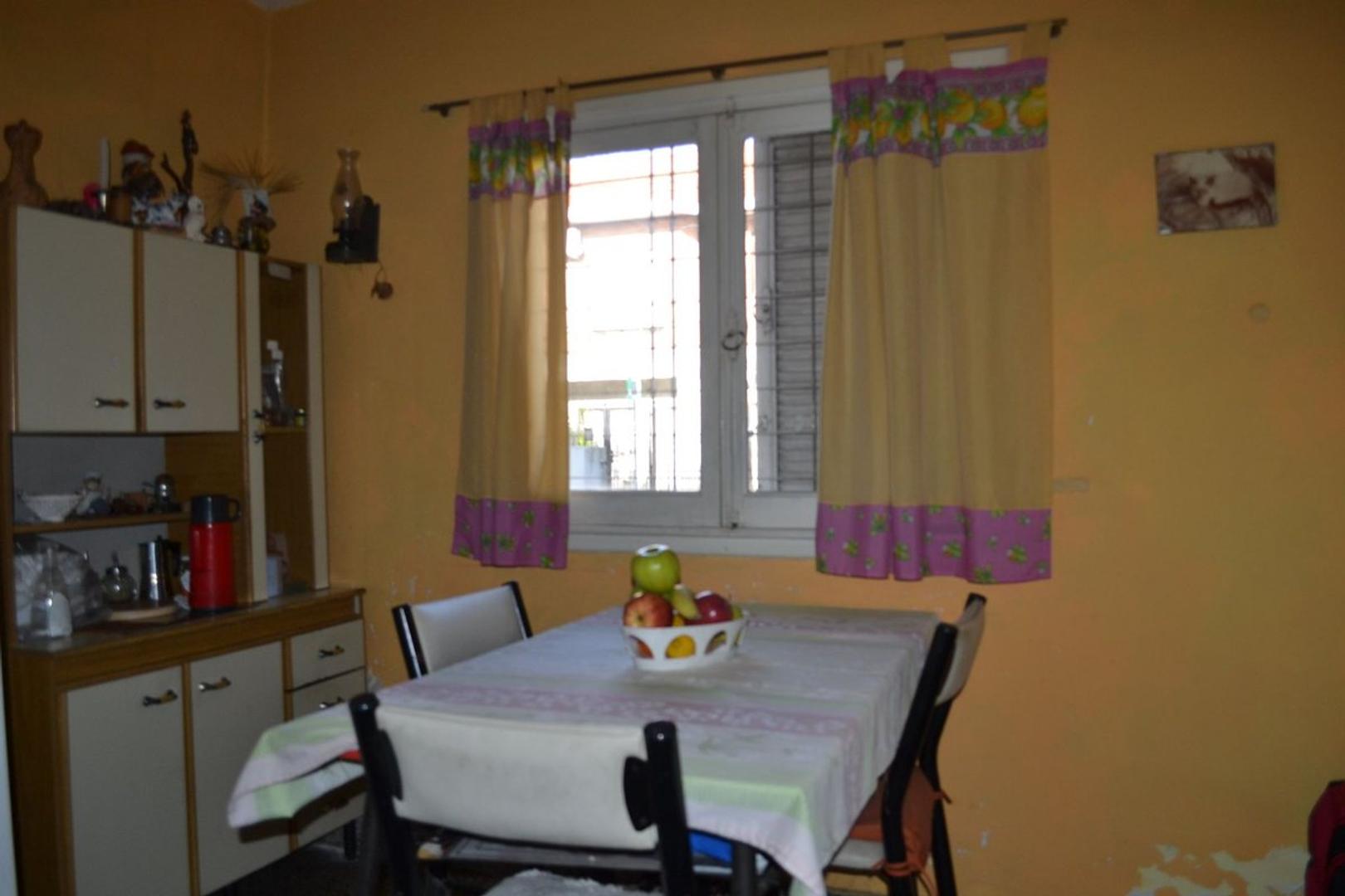 Casa 2 ambientes con 1 baño