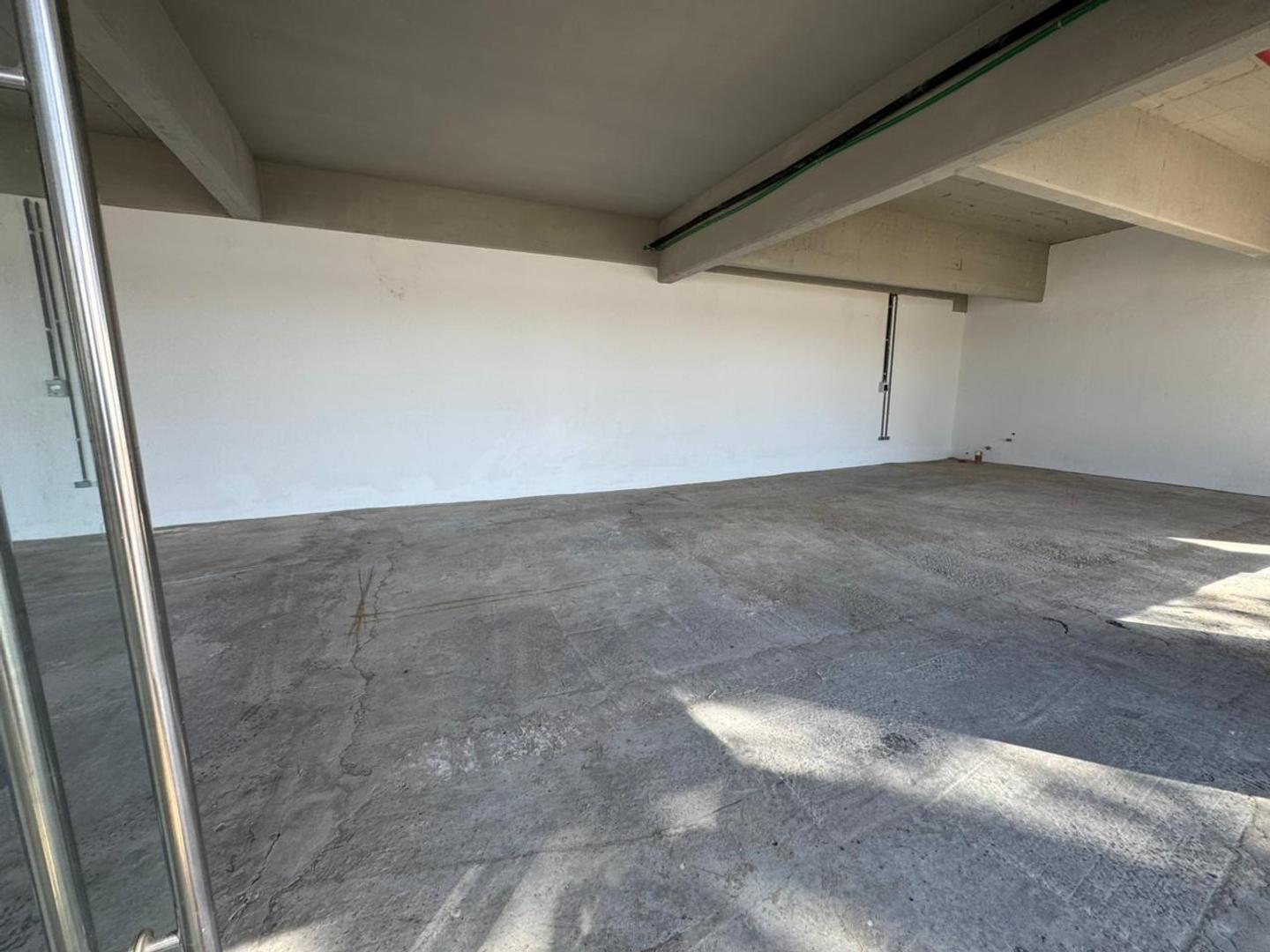 Locales frente al Rio