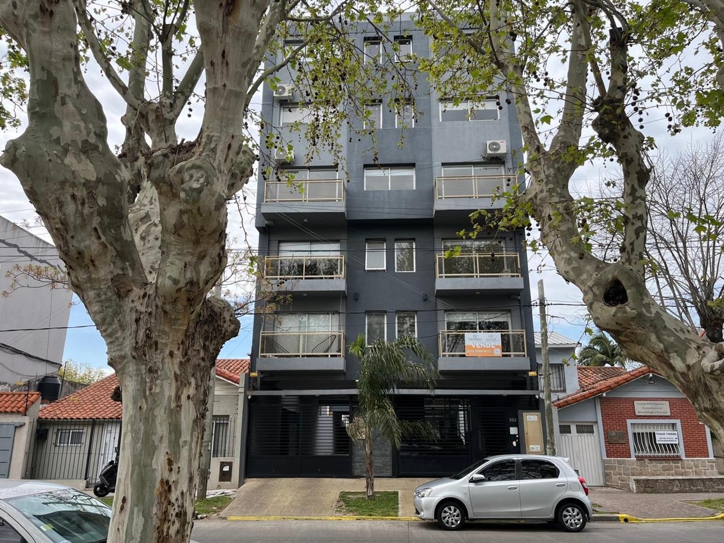DEPARTAMENTO DE 2 AMBIENTES EN VENTA CON COCHERA EN BERNAL