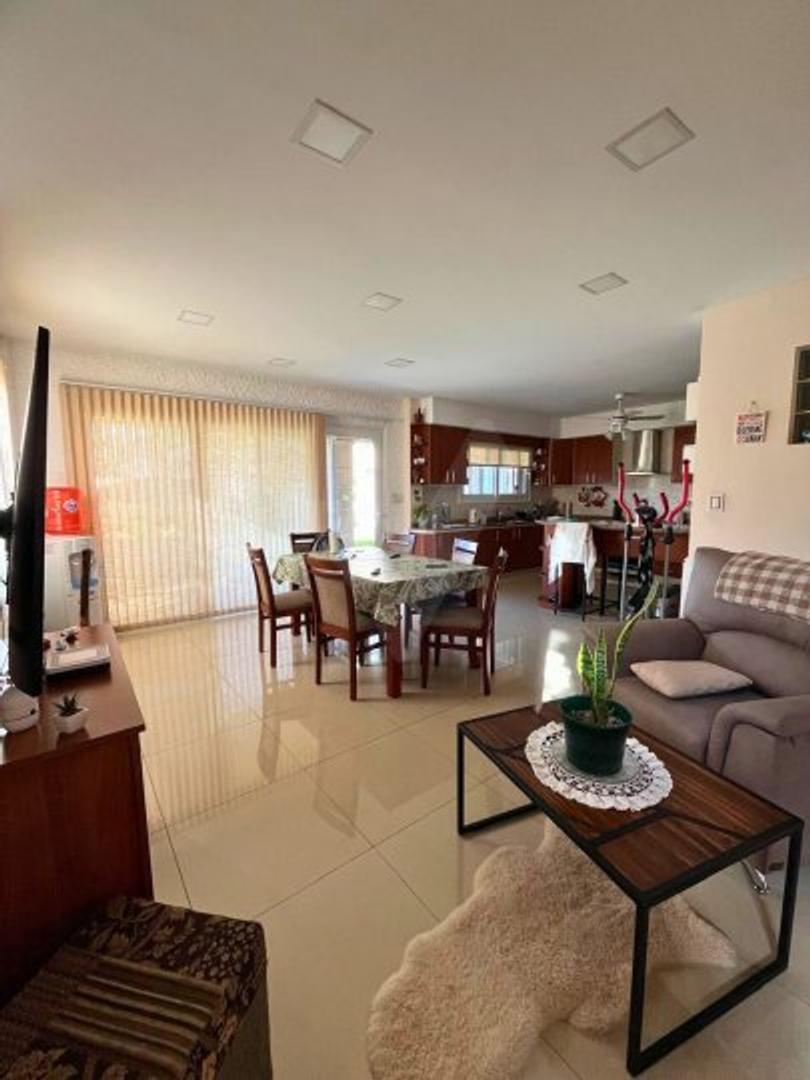 Calle 137, Hudson, Partido de Berazategui, Buenos Aires, 1885, Argentina , Piso 1