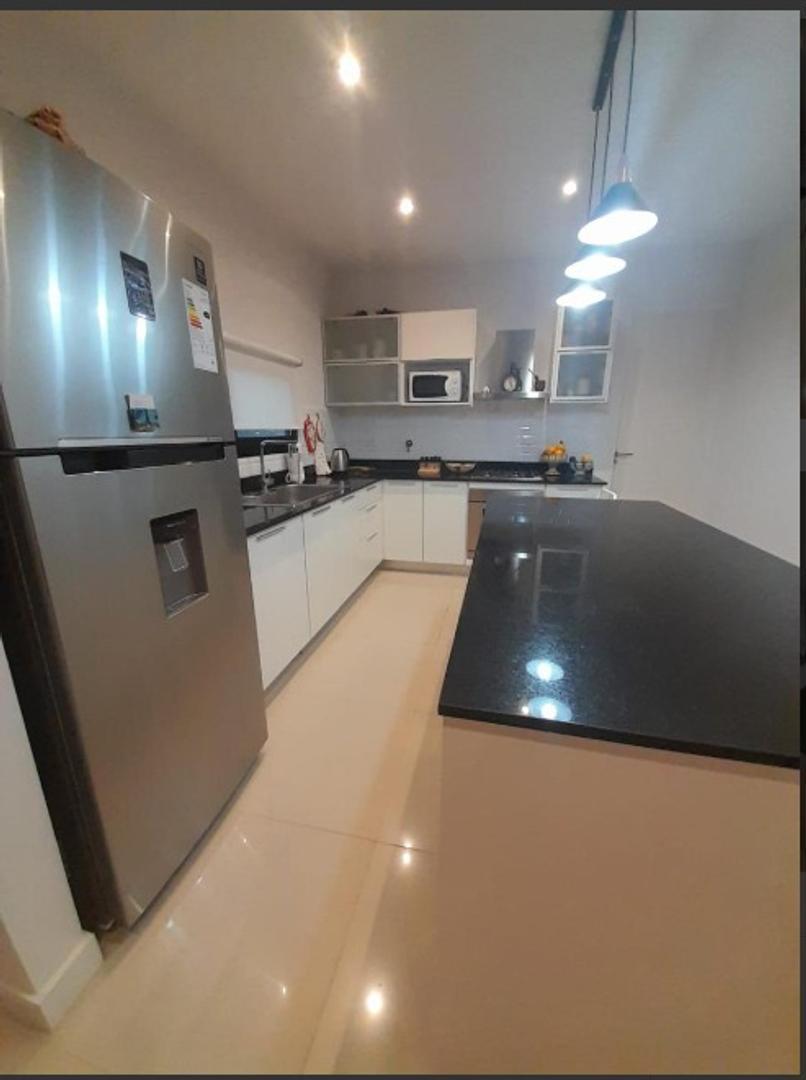 Casa en Alquiler con 1 cochera